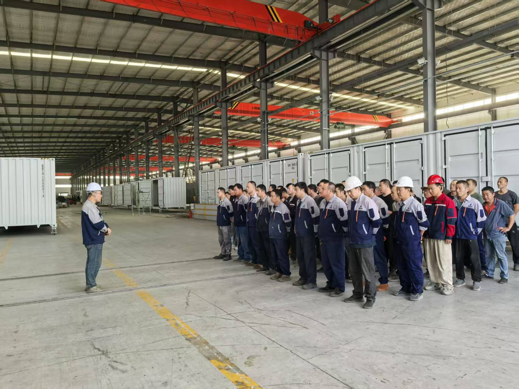 Nglatih pelatihan operasi safety kanggo karyawan bengkel
